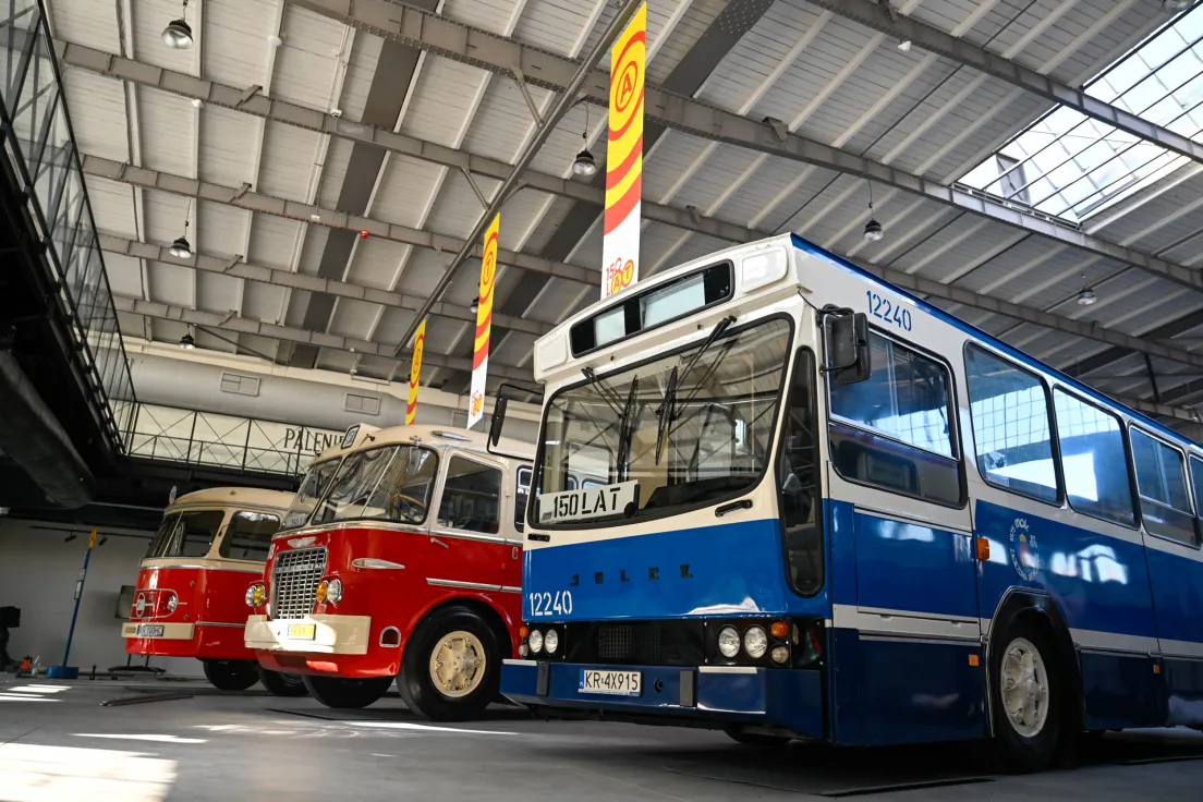 Nowa wystawa autobusów na 150 lecie MPK w  hangarze Muzeum Inżynierii Miejskiej