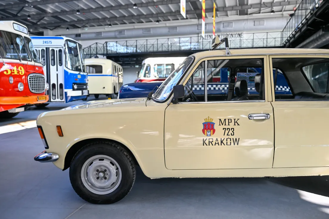 Nowa wystawa autobusów na 150 lecie MPK w  hangarze Muzeum Inżynierii Miejskiej