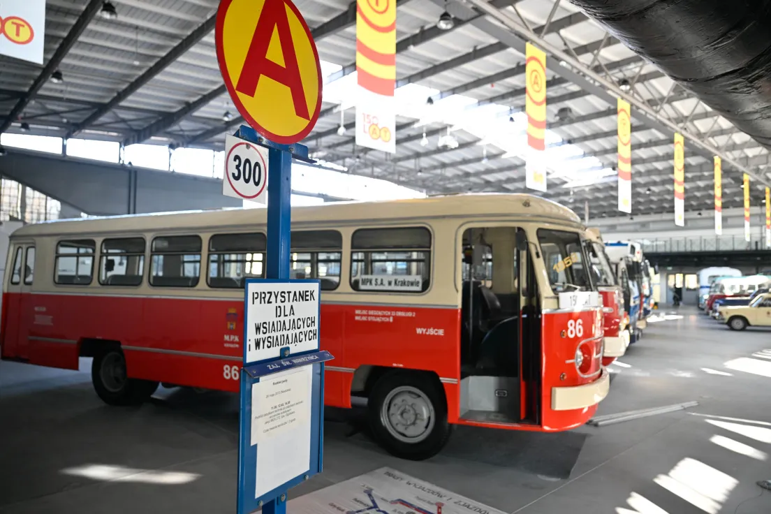 Nowa wystawa autobusów na 150 lecie MPK w  hangarze Muzeum Inżynierii Miejskiej