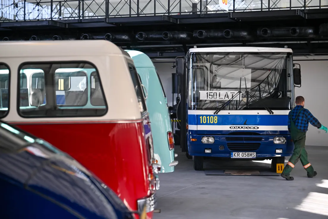 Nowa wystawa autobusów na 150 lecie MPK w  hangarze Muzeum Inżynierii Miejskiej