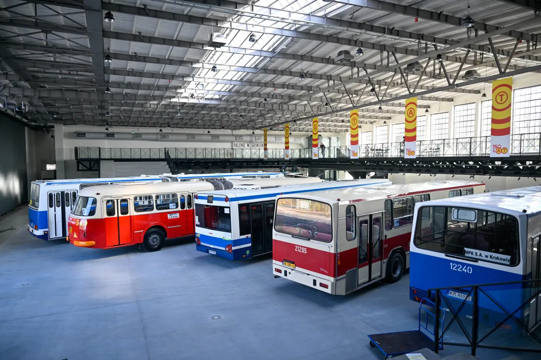 Nowa wystawa autobusów na 150 lecie MPK w  hangarze Muzeum Inżynierii Miejskiej