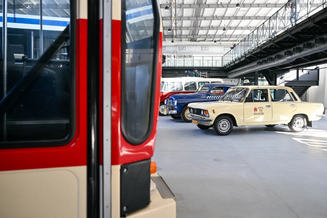 Nowa wystawa autobusów na 150 lecie MPK w  hangarze Muzeum Inżynierii Miejskiej