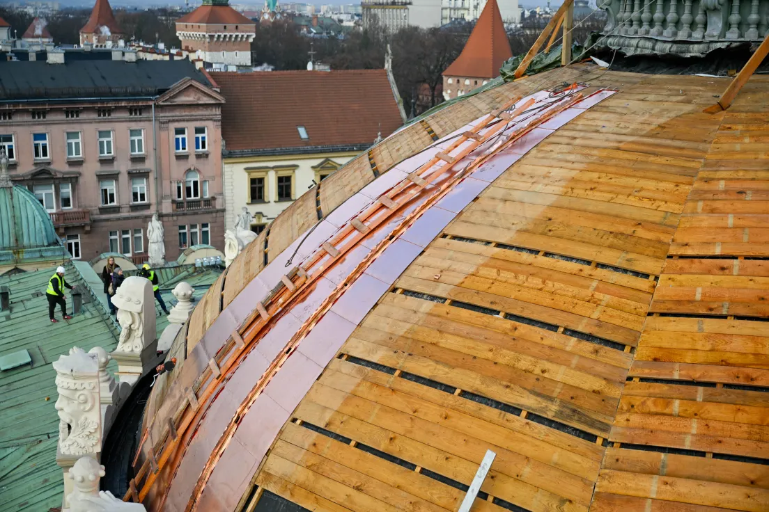 Remont dachu na teatrze Słowackiego