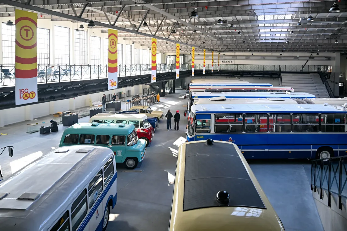 Nowa wystawa autobusów na 150 lecie MPK w  hangarze Muzeum Inżynierii Miejskiej