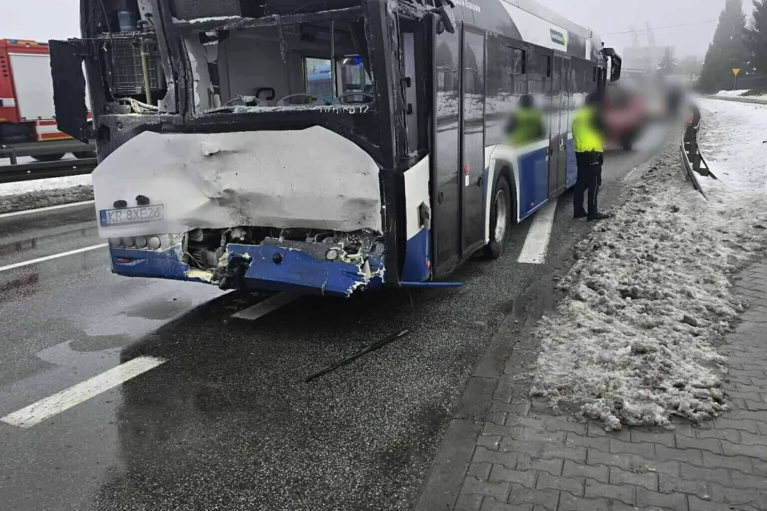 Wypadek z udziałem autobusu MPK w Gaju