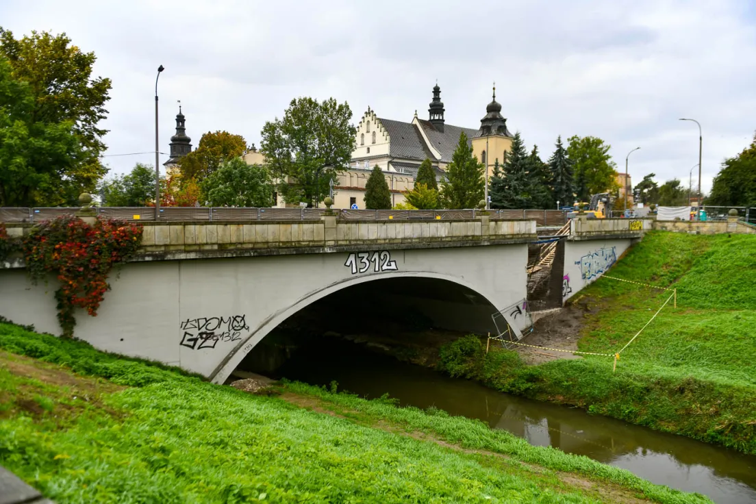 Most nad Rudawą w trakcie remontu w 2023 roku