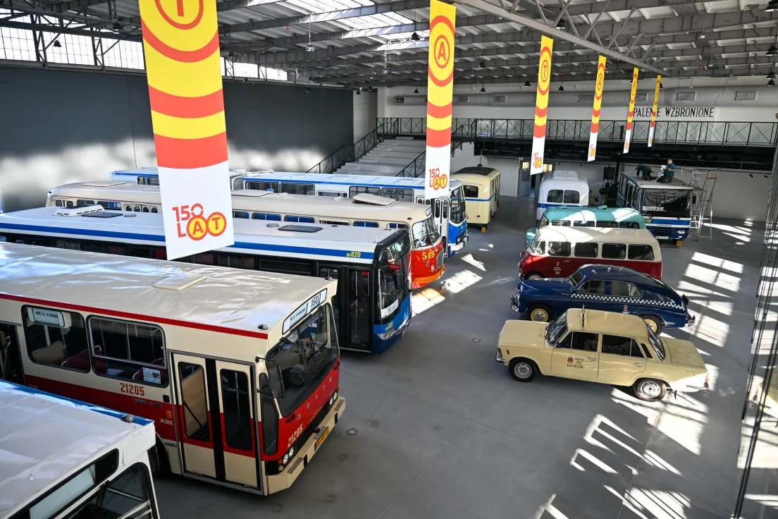 Nowa wystawa autobusów na 150 lecie MPK w  hangarze Muzeum Inżynierii Miejskiej