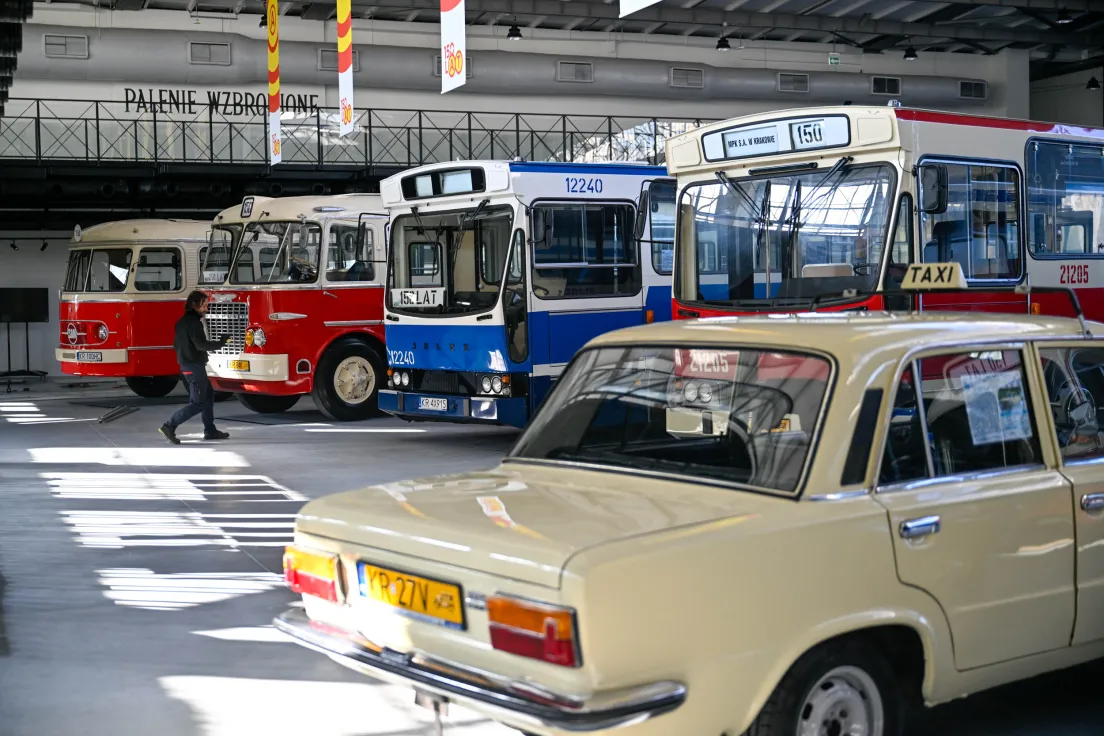 Nowa wystawa autobusów na 150 lecie MPK w  hangarze Muzeum Inżynierii Miejskiej