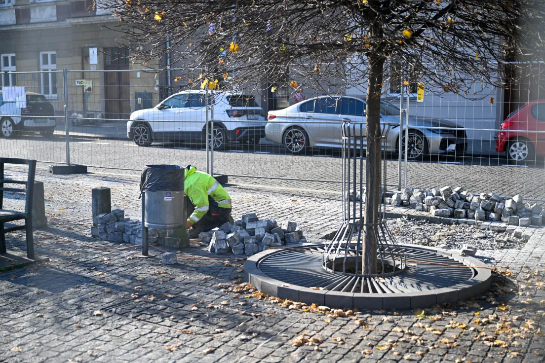 Praca na placu Bohaterów Getta
