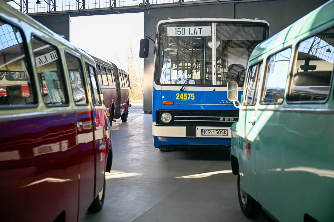 Nowa wystawa autobusów na 150 lecie MPK w  hangarze Muzeum Inżynierii Miejskiej