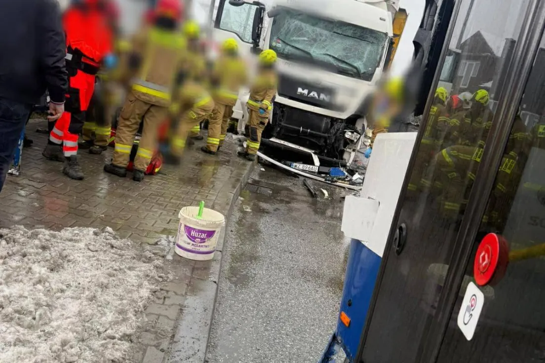Wypadek z udziałem autobusu MPK w Gaju