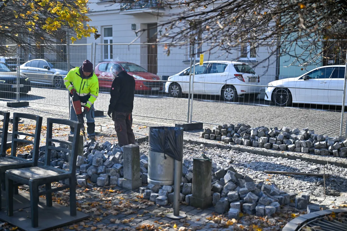 Praca na placu Bohaterów Getta