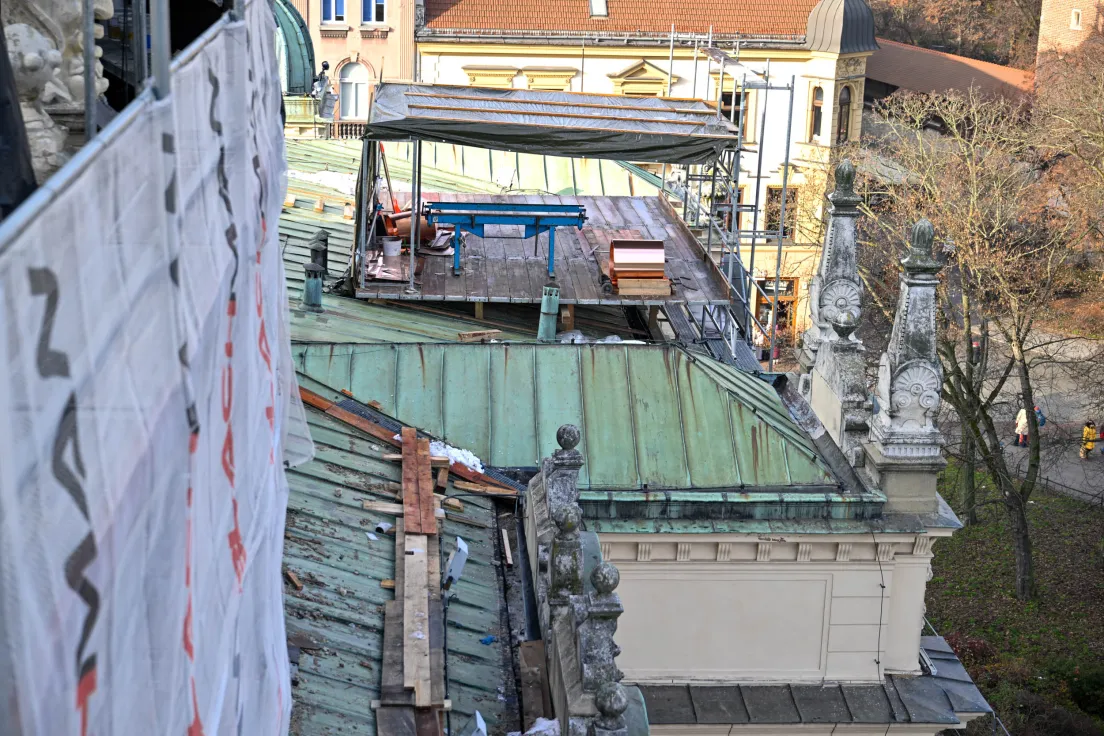 Remont dachu na teatrze Słowackiego