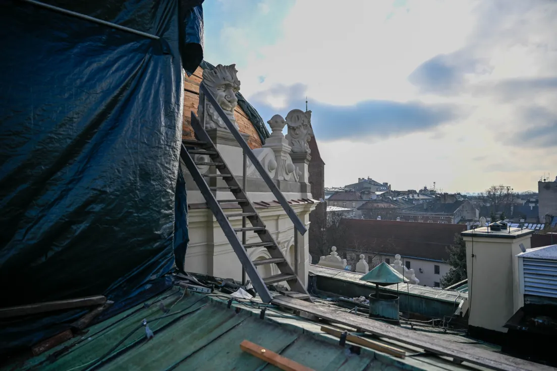 Remont dachu na teatrze Słowackiego
