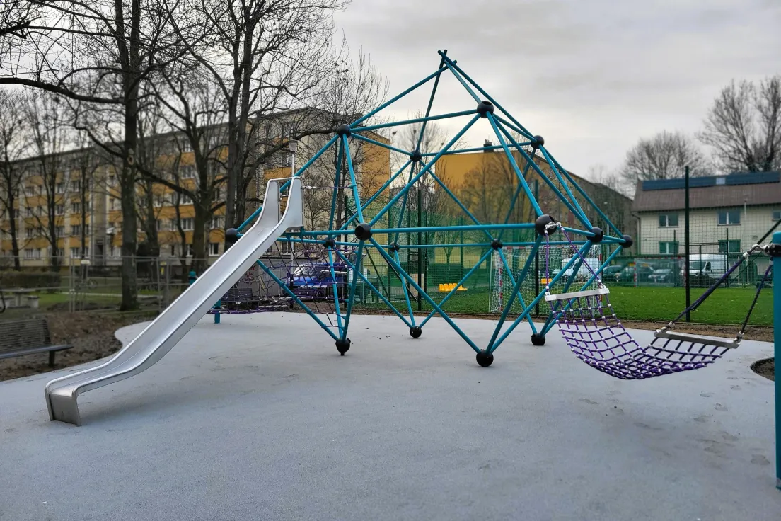Trwają prace w ogródku jordanowskim przy ul. Pużaka