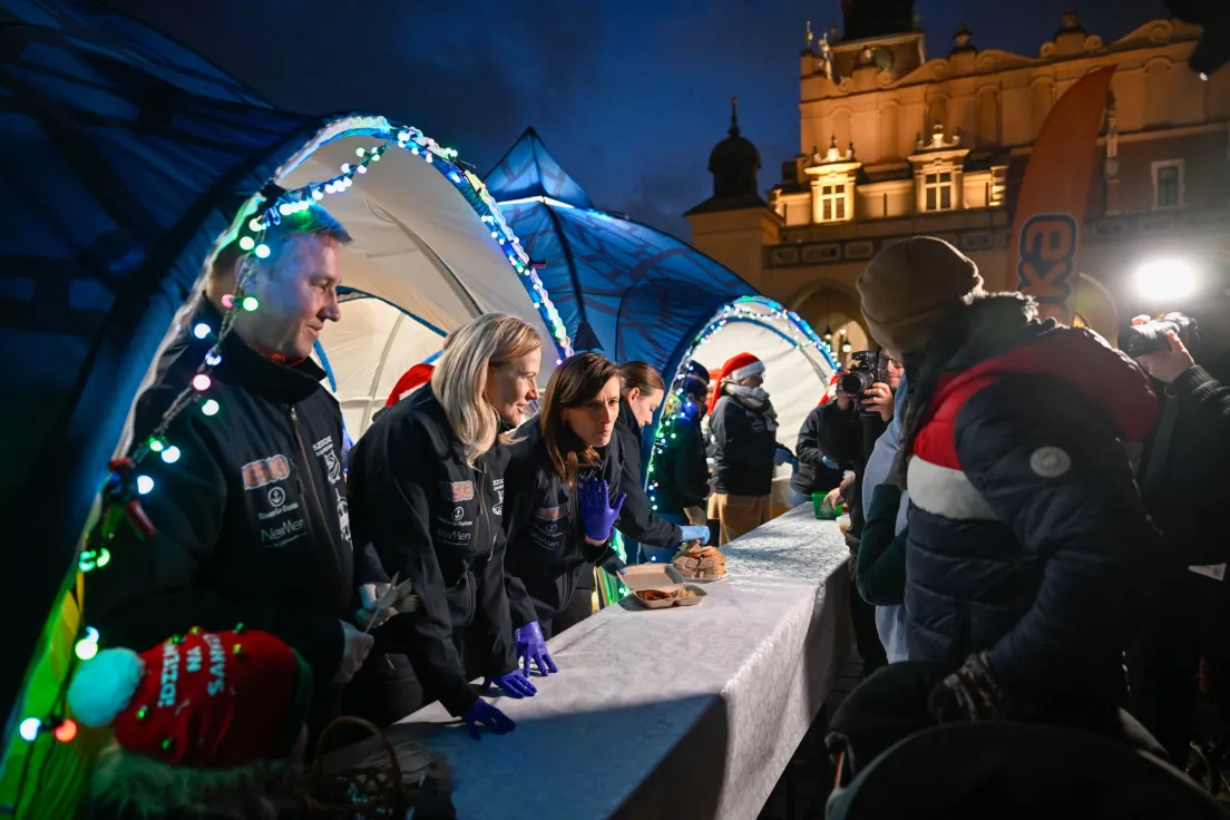 Fianał akcji „przedświąteczny karp dla krakowian” na Rynku Głównym