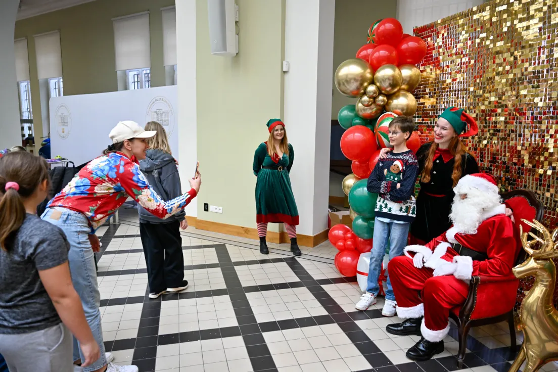 Mikołaje i dzieciaki opanowały Krakowski Salon Ekonomiczny