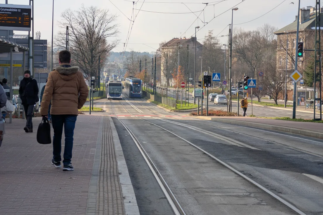 Buspas z torowiskiem na ul. Monte Cassino