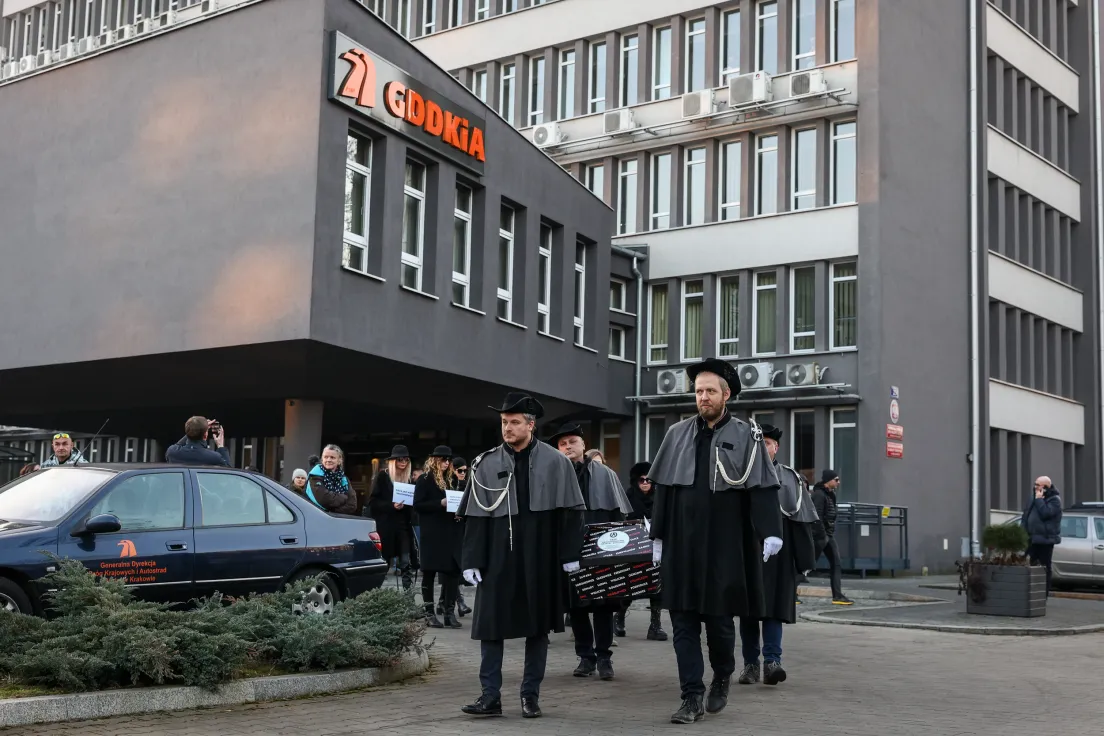 Protest przeciwko budowie S7 przed GDDKiA