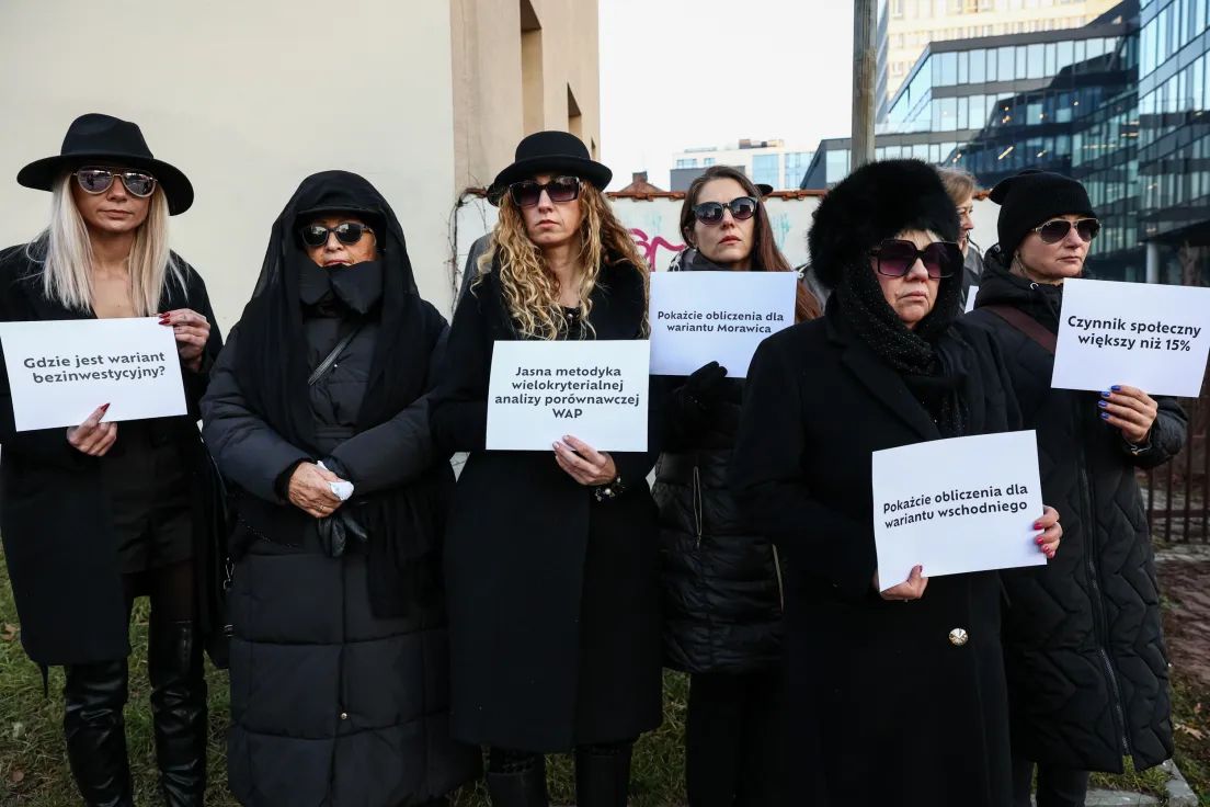 Protest przeciwko budowie S7 przed GDDKiA