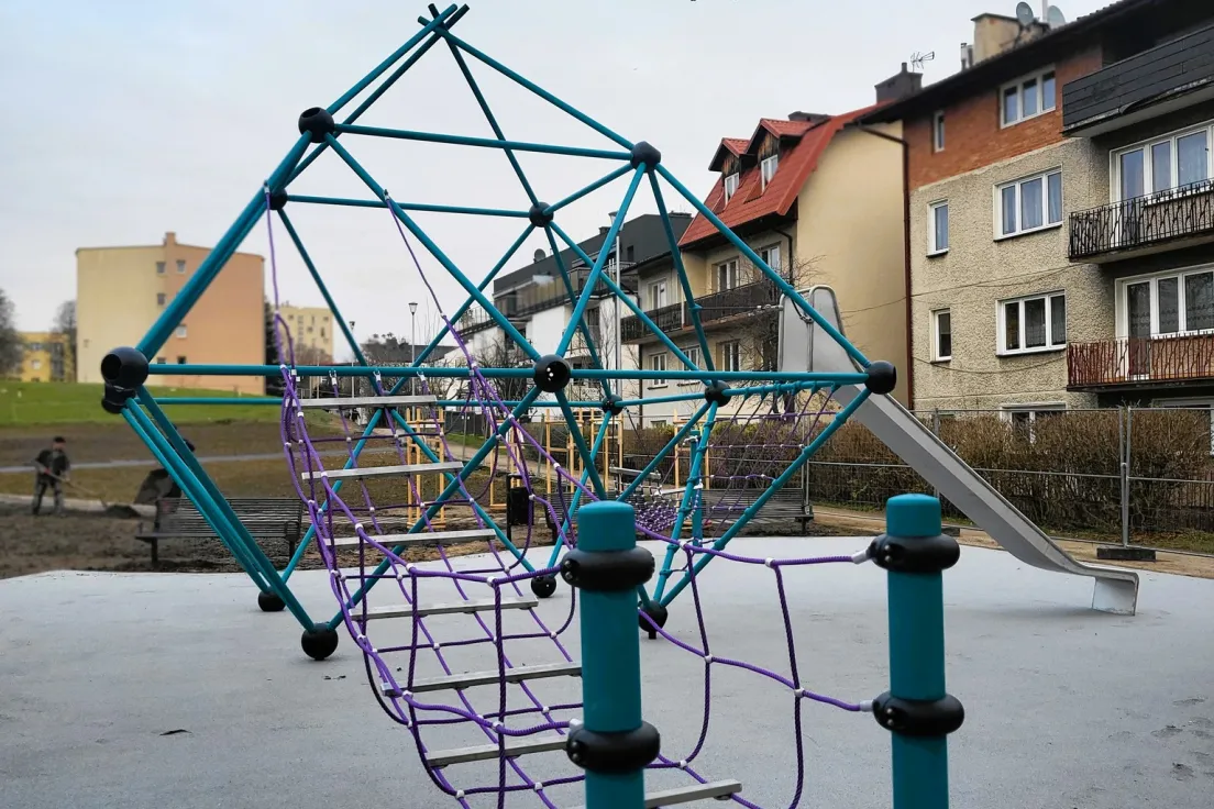 Trwają prace w ogródku jordanowskim przy ul. Pużaka