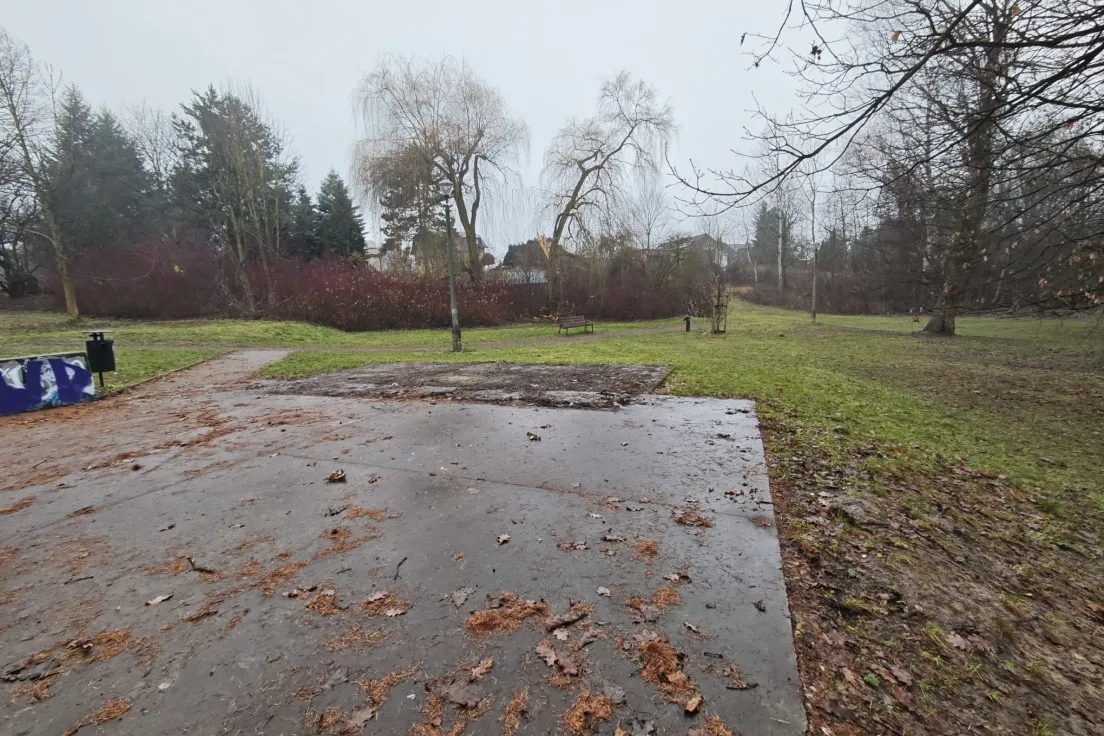 Miejsce po skateparku w parku Lilii Wenedy