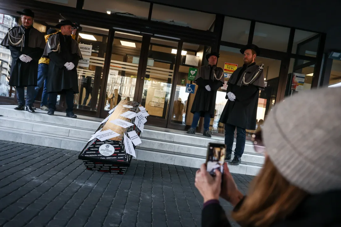 Protest przeciwko budowie S7 przed GDDKiA