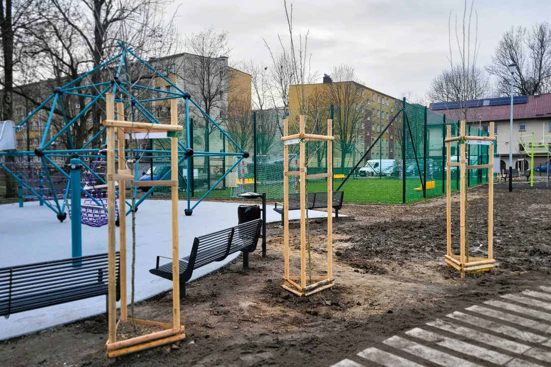 Trwają prace w ogródku jordanowskim przy ul. Pużaka