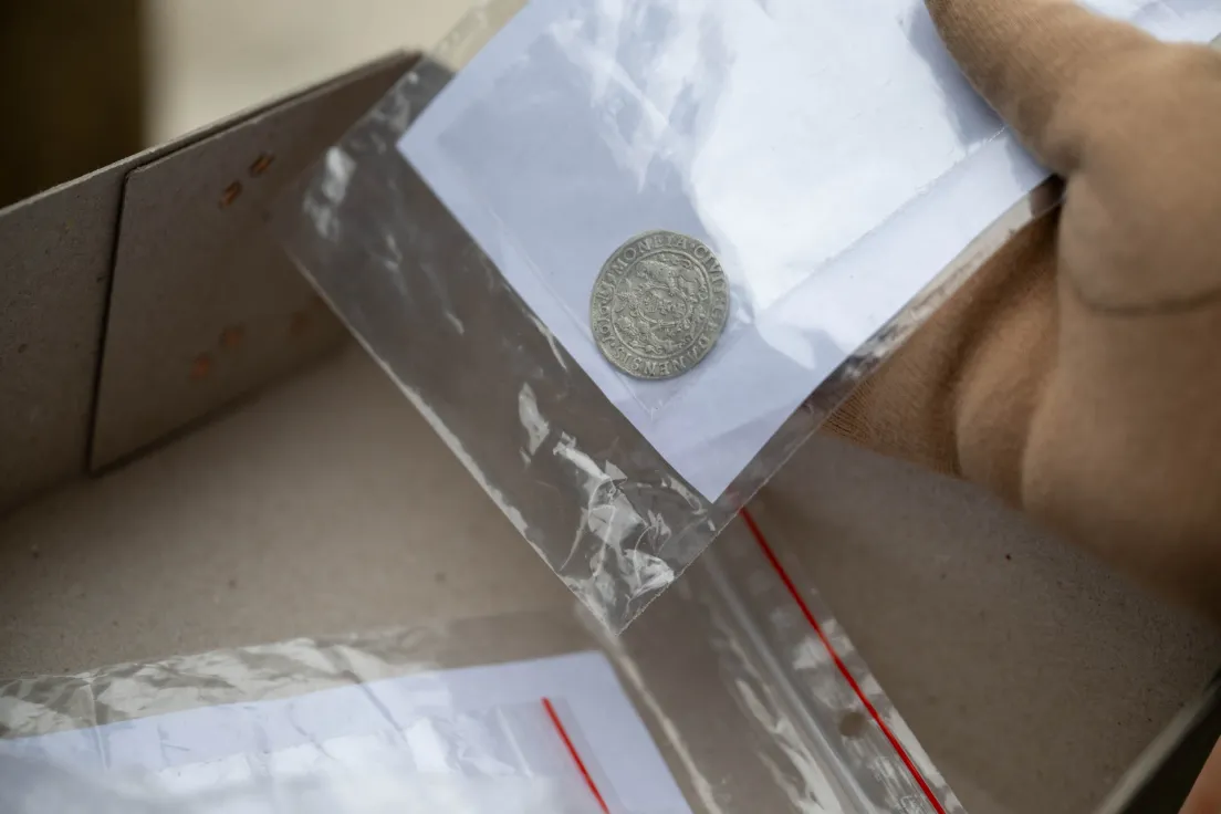 Odkrycia archeologiczne wydobyte spod pomnika Kościuszki podczas remontu postumentu
