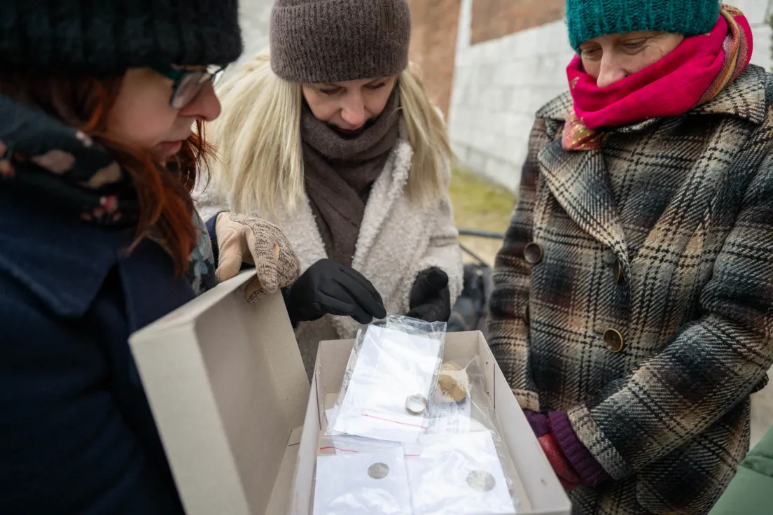 Odkrycia archeologiczne wydobyte spod pomnika Kościuszki podczas remontu postumentu