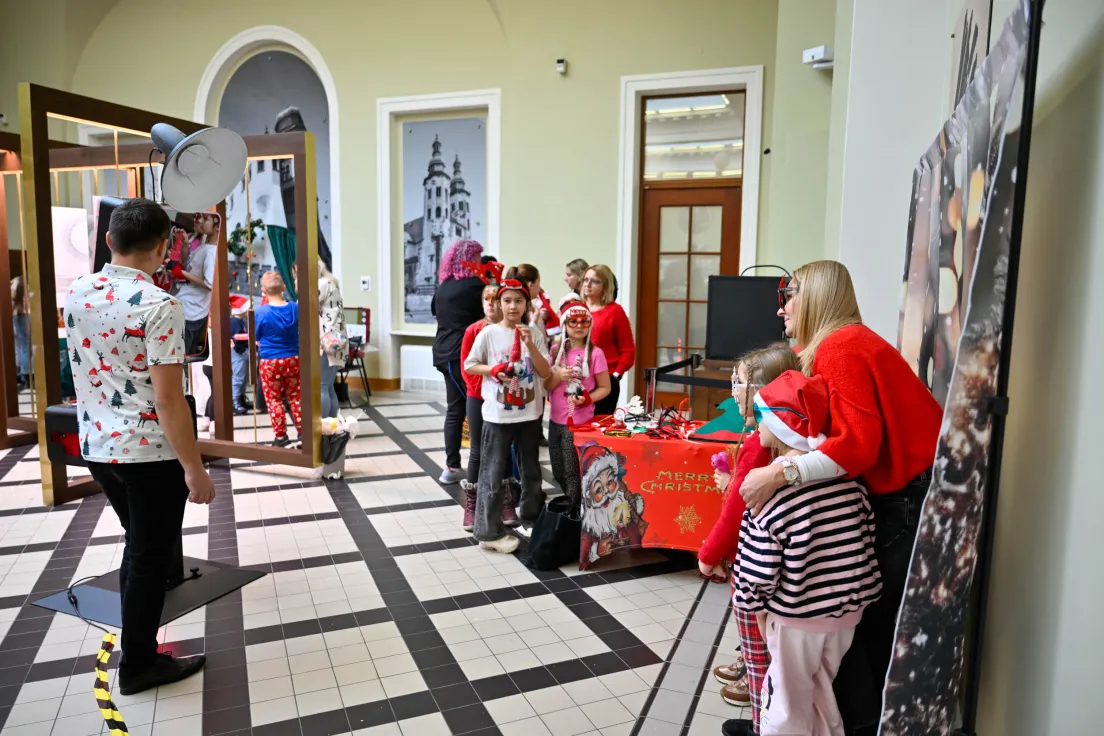 Mikołaje i dzieciaki opanowały Krakowski Salon Ekonomiczny