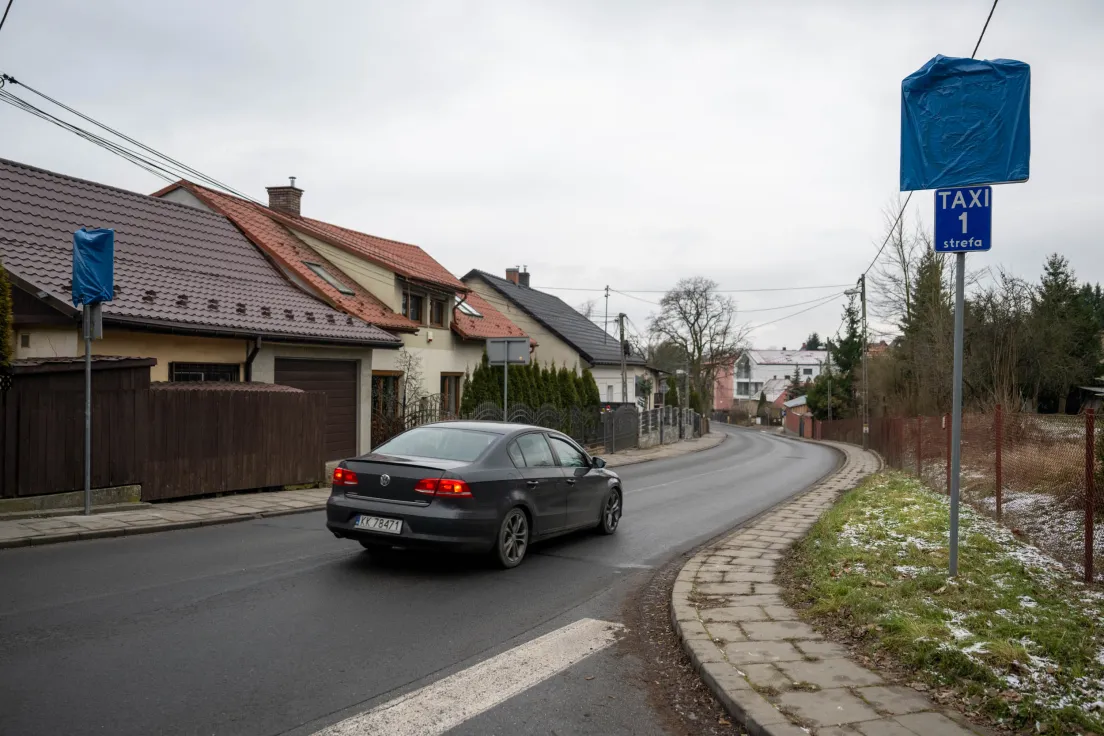 Zasłonięty znak strefy czystego transportu