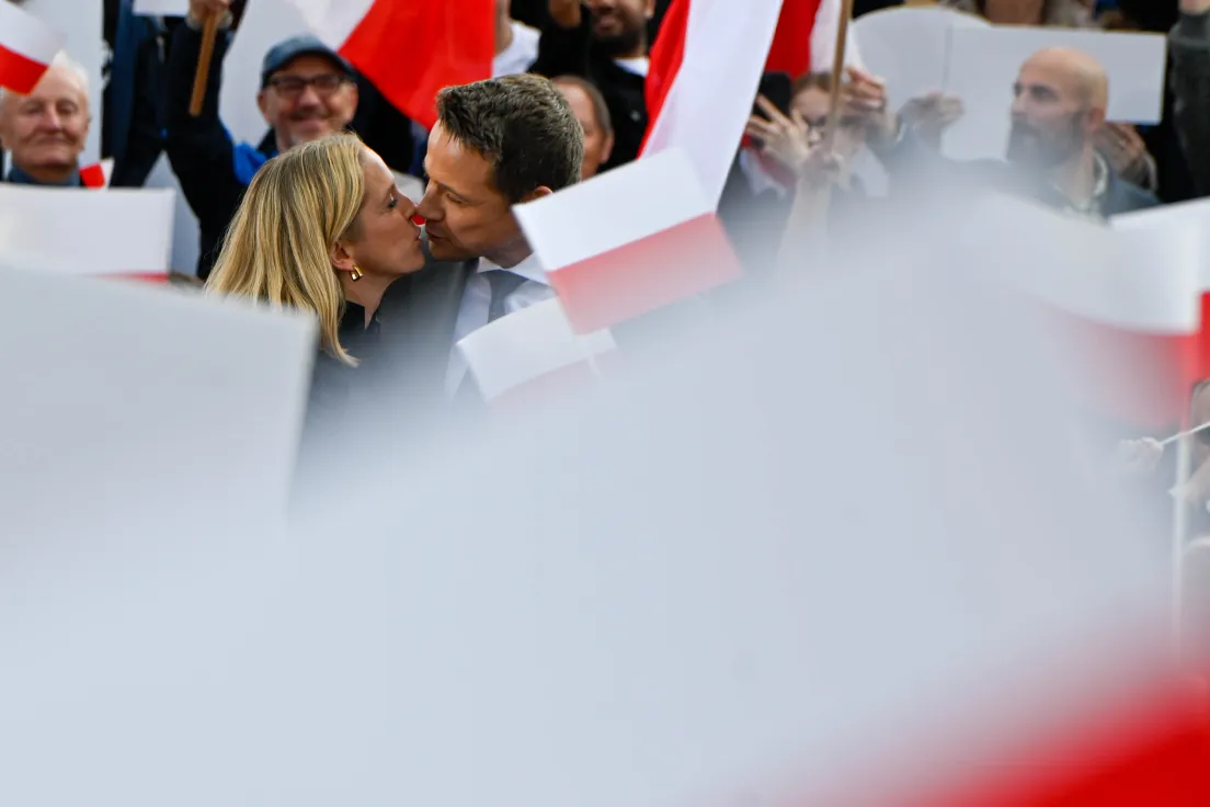 Rafał Trzaskowski z żoną podczas wiecu wyborczego na Rynku Głównym