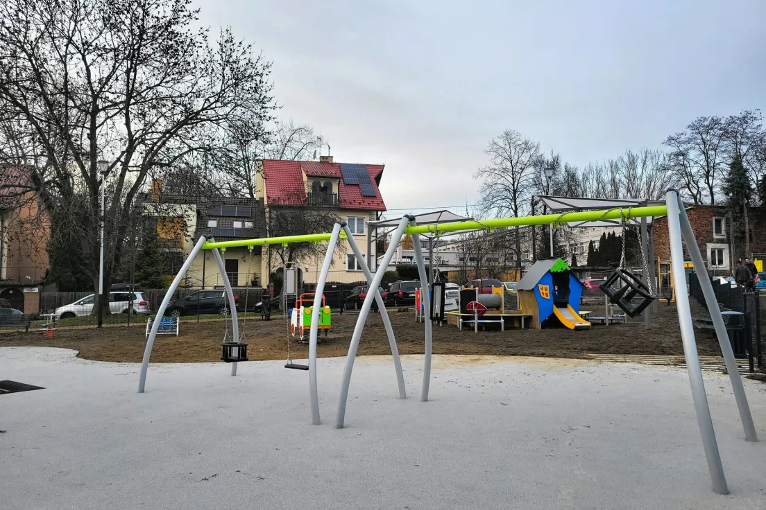 Trwają prace w ogródku jordanowskim przy ul. Pużaka