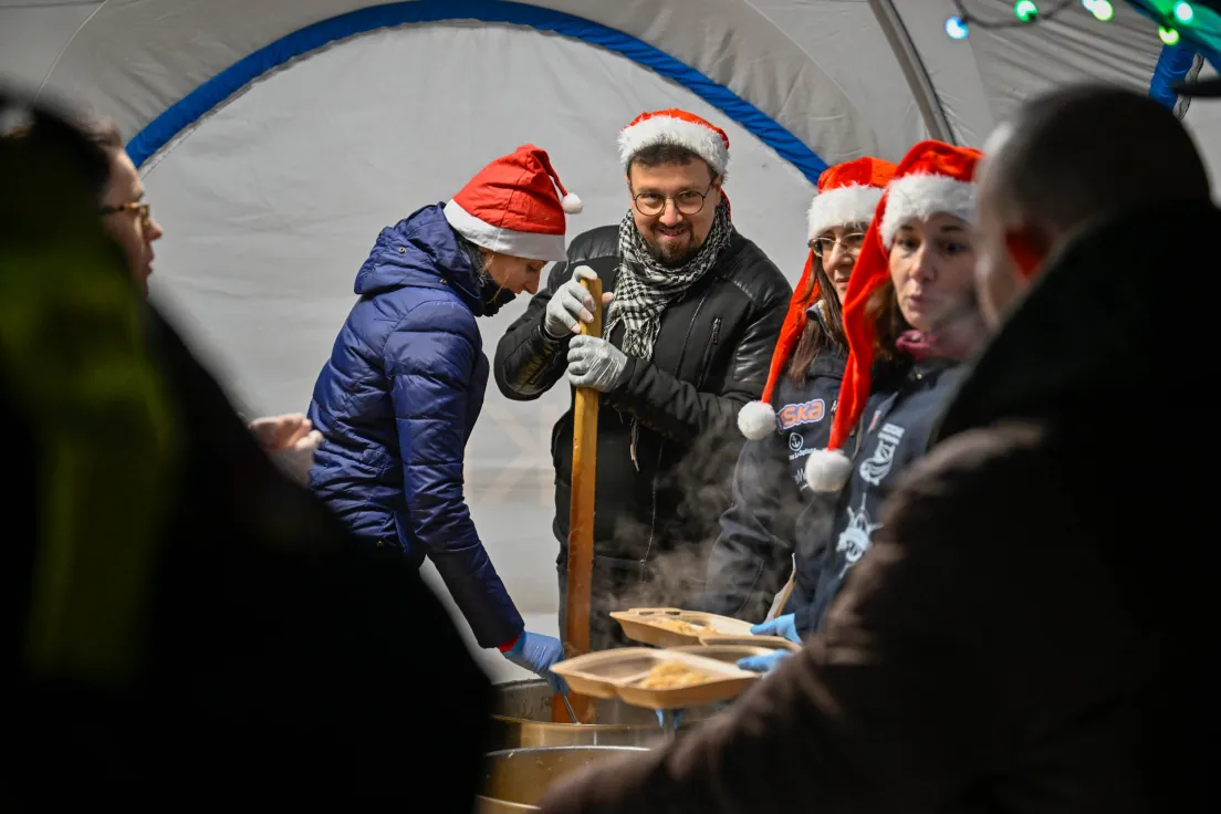 Fianał akcji „przedświąteczny karp dla krakowian” na Rynku Głównym
