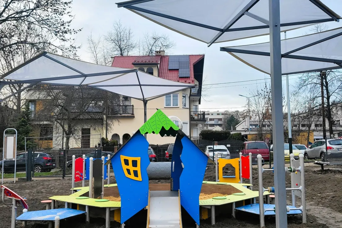 Trwają prace w ogródku jordanowskim przy ul. Pużaka