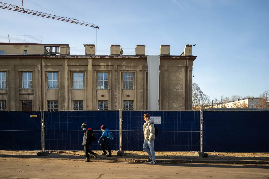 Wycięte drzewa przy Muzeum Nowej Huty
