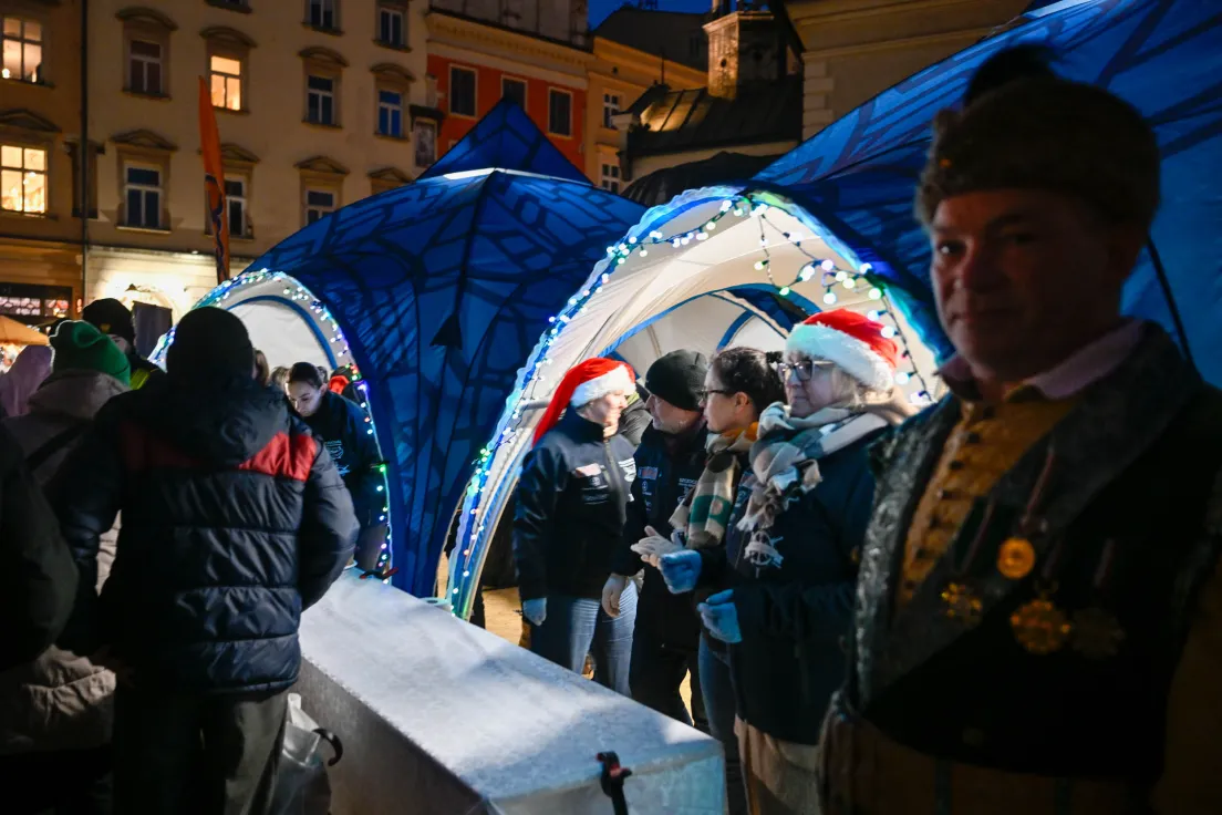 Fianał akcji „przedświąteczny karp dla krakowian” na Rynku Głównym