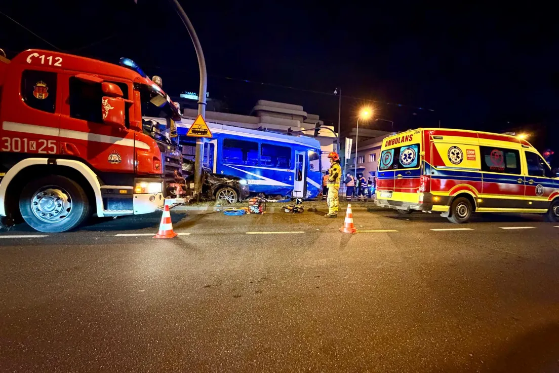 Zderzenie samochodu osobowego z tramwajem