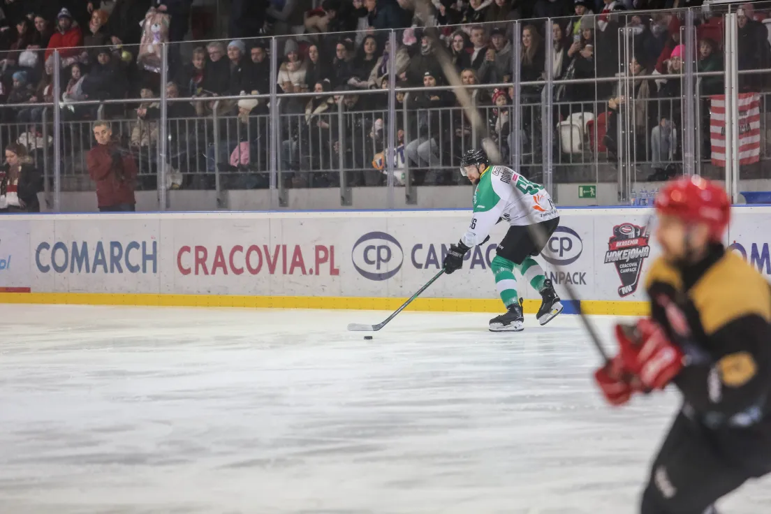 Teddy Bear Toss podczas meczu Comarch Cracovii