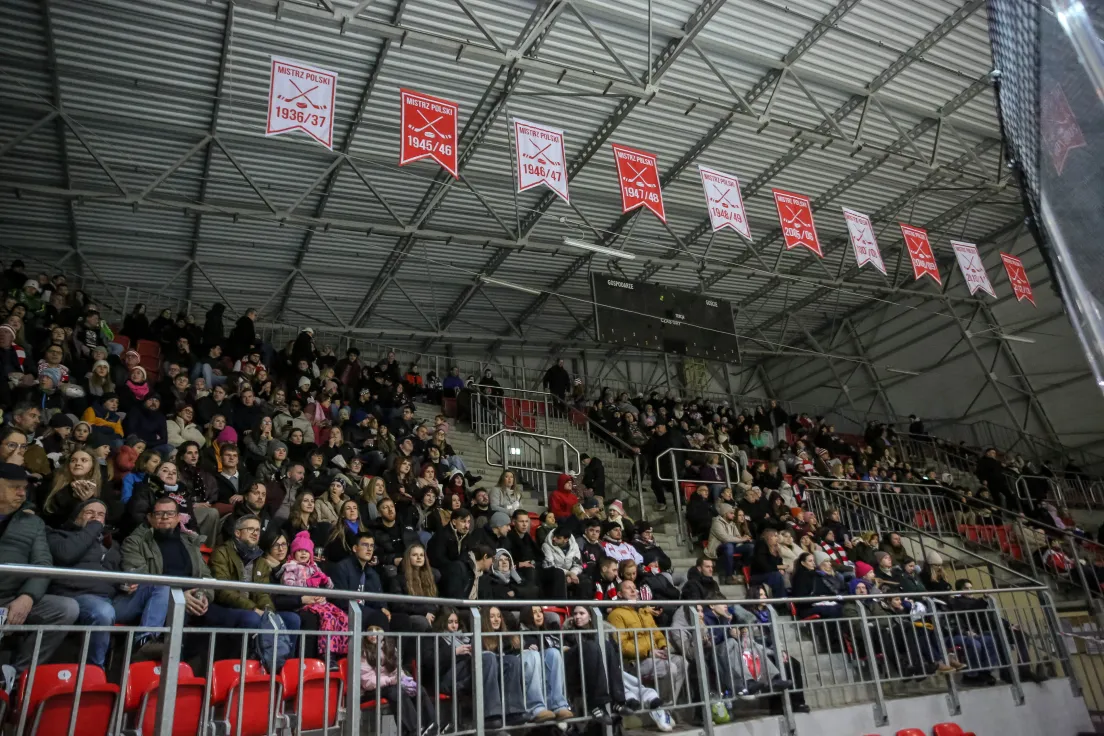 Teddy Bear Toss podczas meczu Comarch Cracovii
