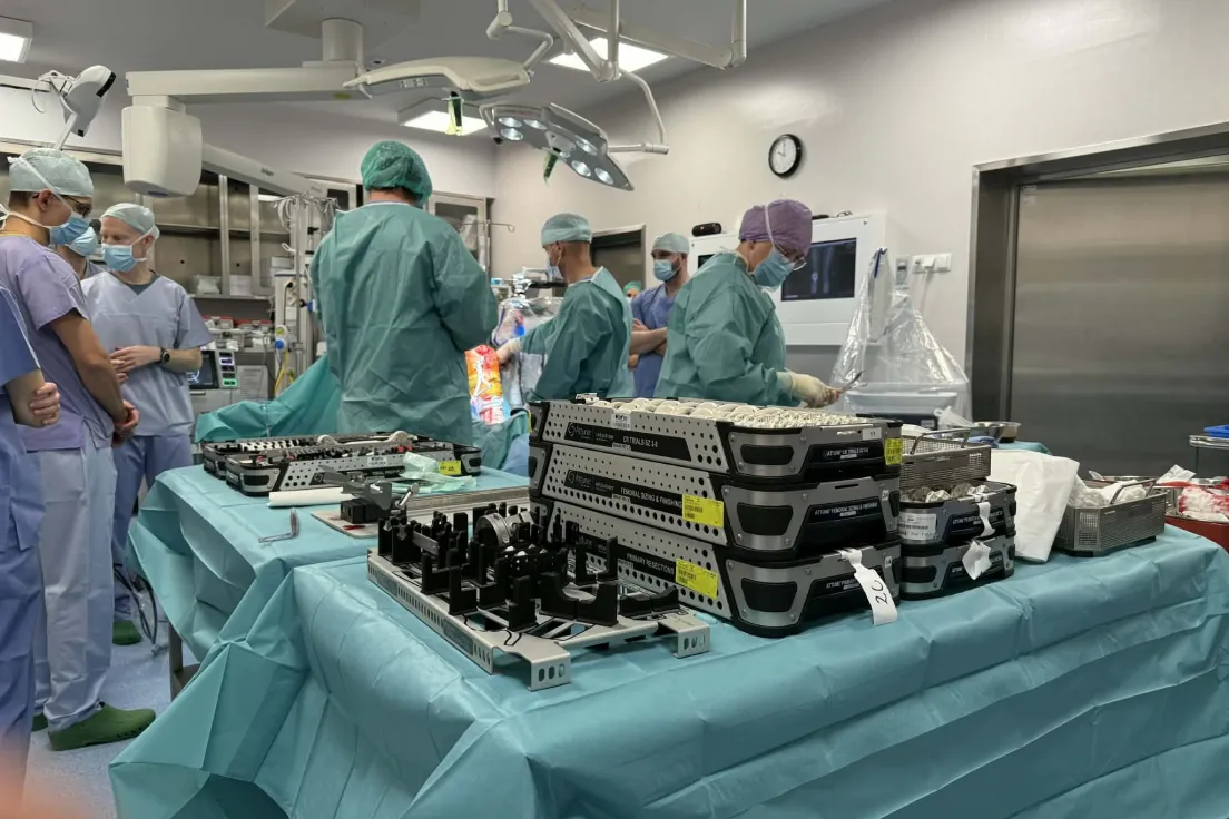 Robot ortopedyczny już pracuje na sali operacyjnej 5 Wojskowego Szpitala Klinicznego w Krakowie