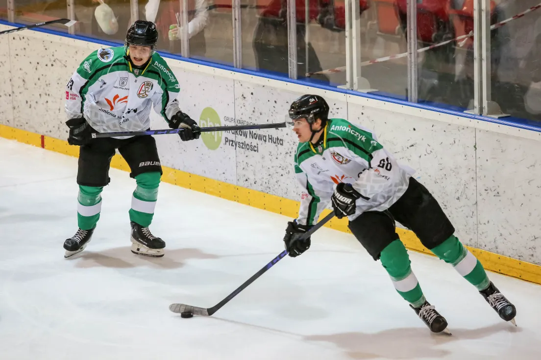 Teddy Bear Toss podczas meczu Comarch Cracovii