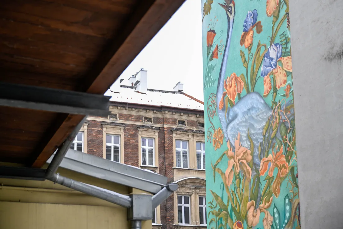 Nowy mural w Podgórzu inspirowany wawelskimi arrasami