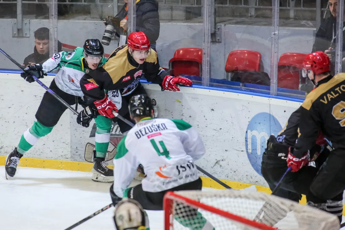Teddy Bear Toss podczas meczu Comarch Cracovii