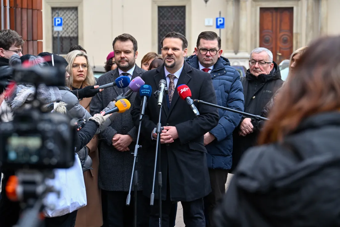 Konferencja PiS ws. referendum dotyczącego odwołania prezydenta Krakowa. W środku Michał Drewnicki