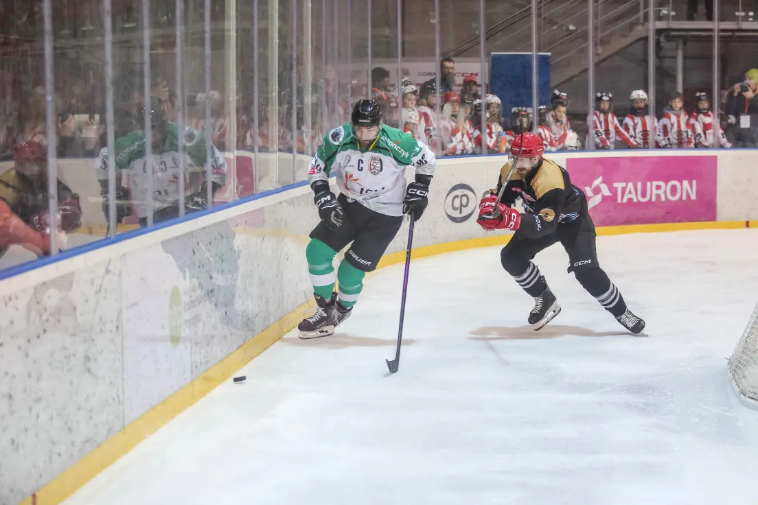 Teddy Bear Toss podczas meczu Comarch Cracovii