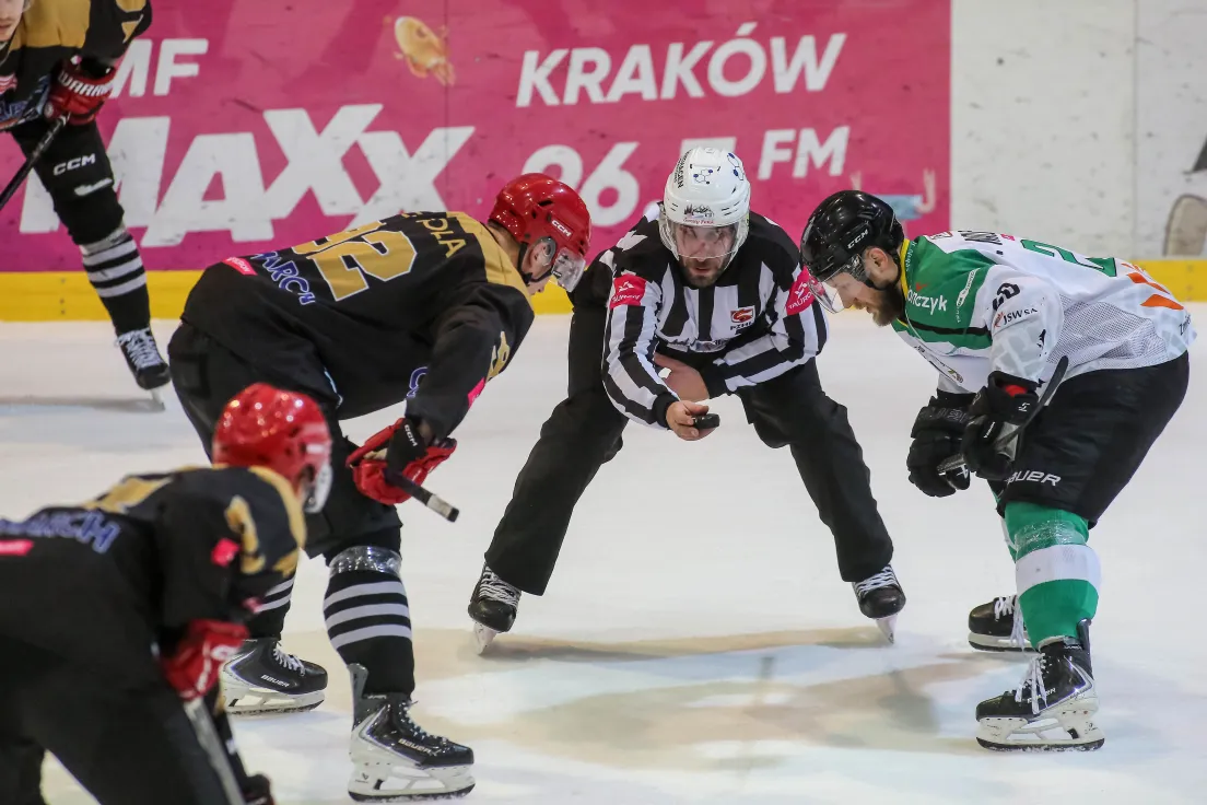 Teddy Bear Toss podczas meczu Comarch Cracovii