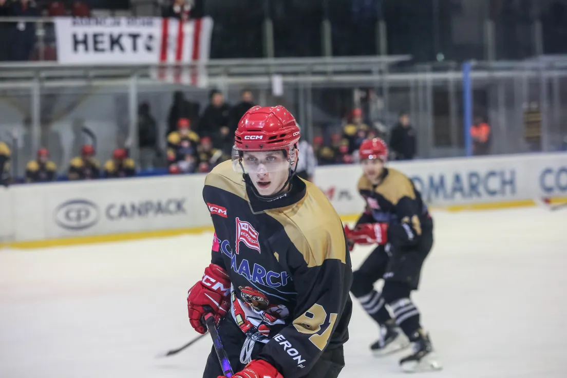 Teddy Bear Toss podczas meczu Comarch Cracovii
