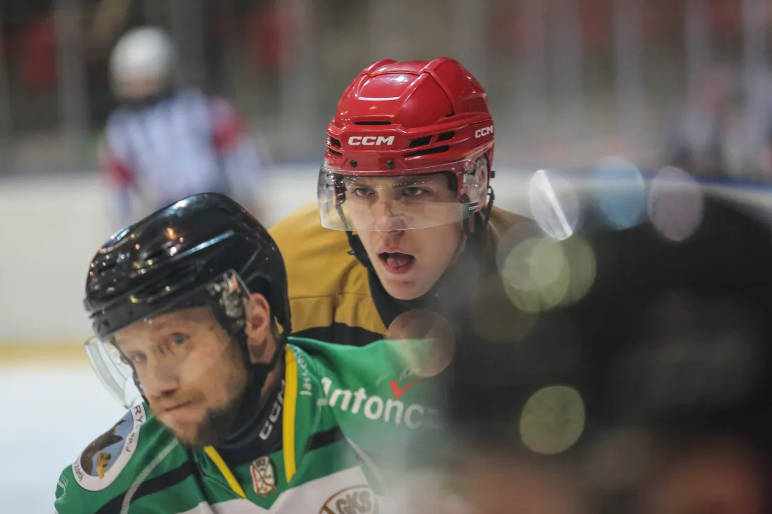 Teddy Bear Toss podczas meczu Comarch Cracovii